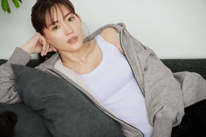 綾瀬はるか ブラトップ姿が美しい 開放感溢れる新cm モデルプレス 綾瀬はるか ブラトップ姿が美しい 開放感溢れる新cm モデルプレス