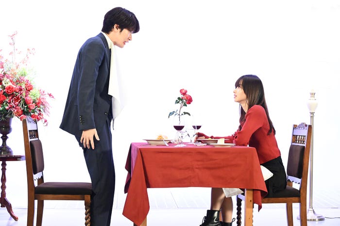 深澤辰哉、山本舞香「今日からヒットマン」第4話より(C)テレビ朝日