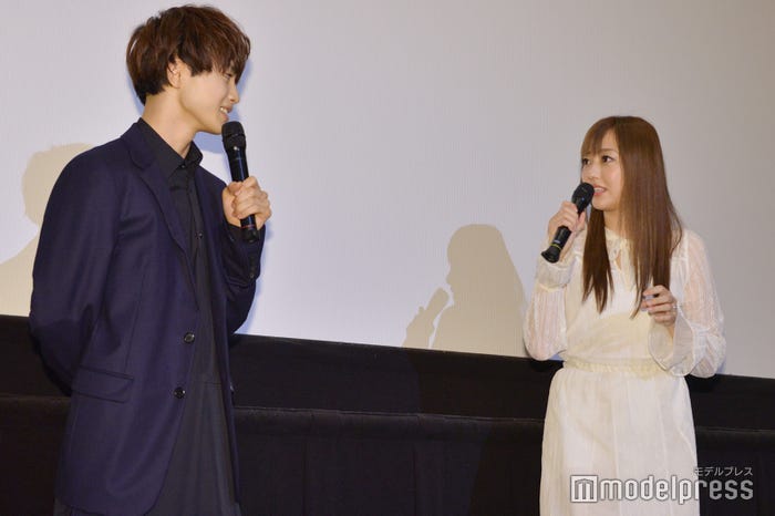 草川拓弥、菊地亜美 (C)モデルプレス