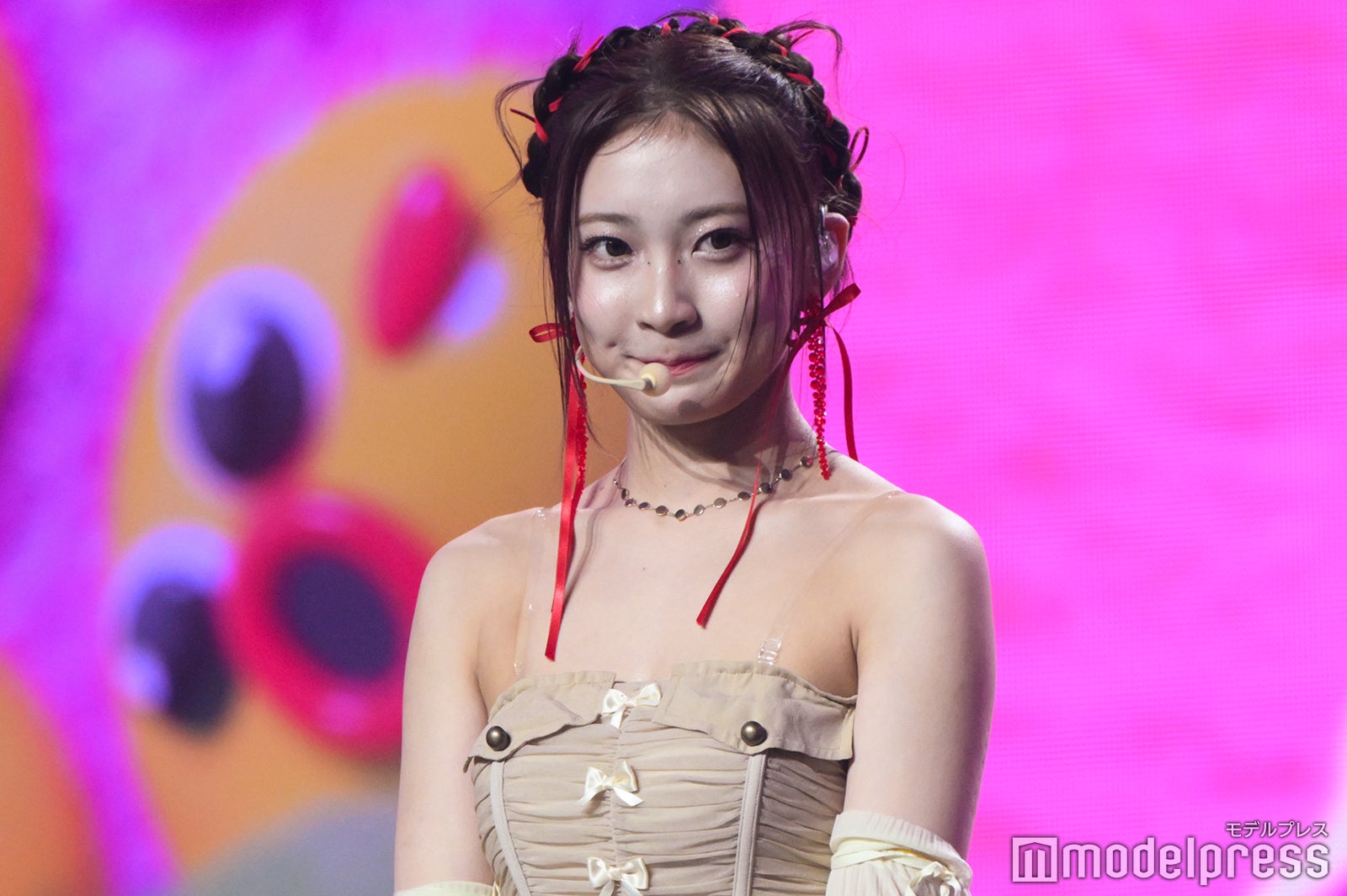 IS:SUE 菜乃 KCON 3種 hqdefault.jpg
