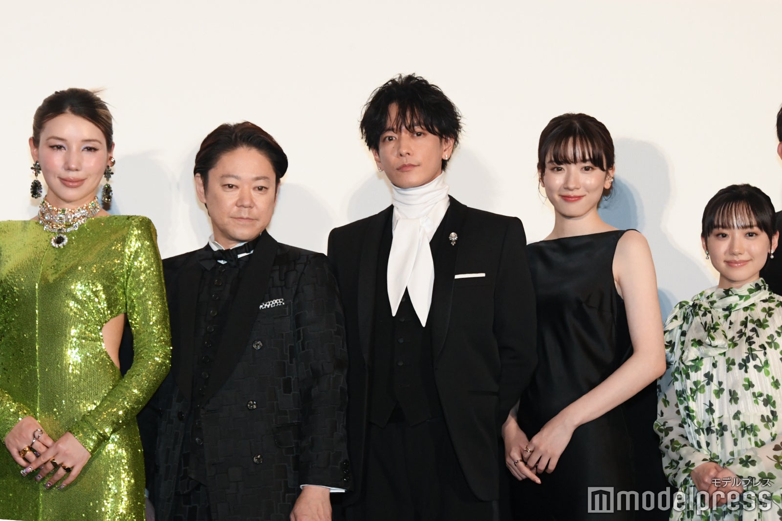 仲里依紗、阿部サダヲ、佐藤健。仲里依紗、芦田愛菜（C）モデルプレス