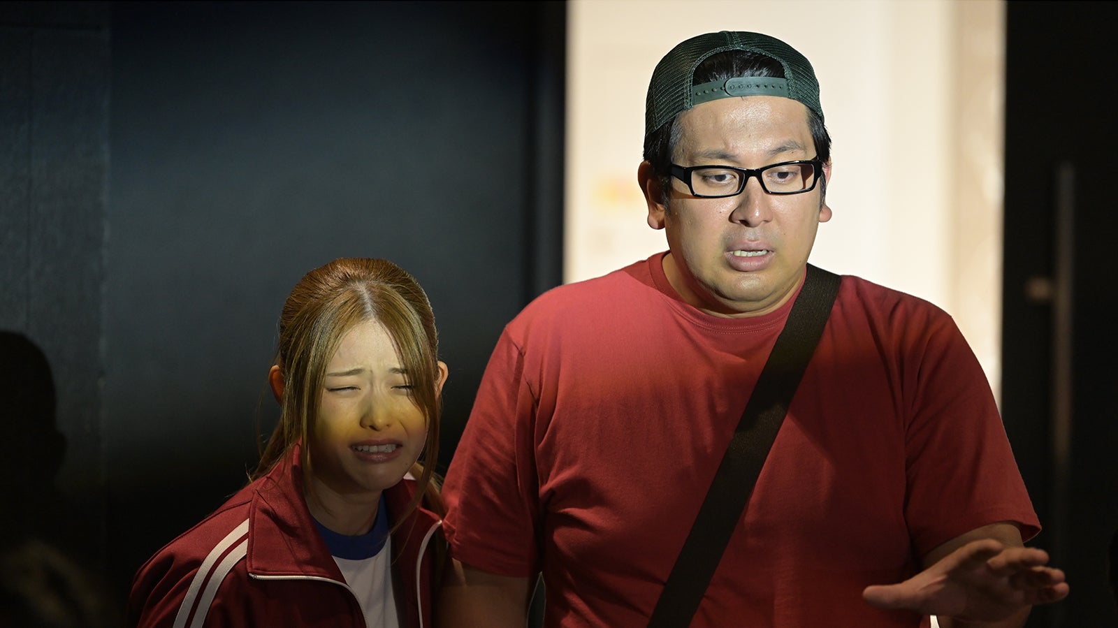 松村沙友理、ジャンボたかお／「推しが武道館いってくれたら死ぬ」第8話より（C）A／T，O・A