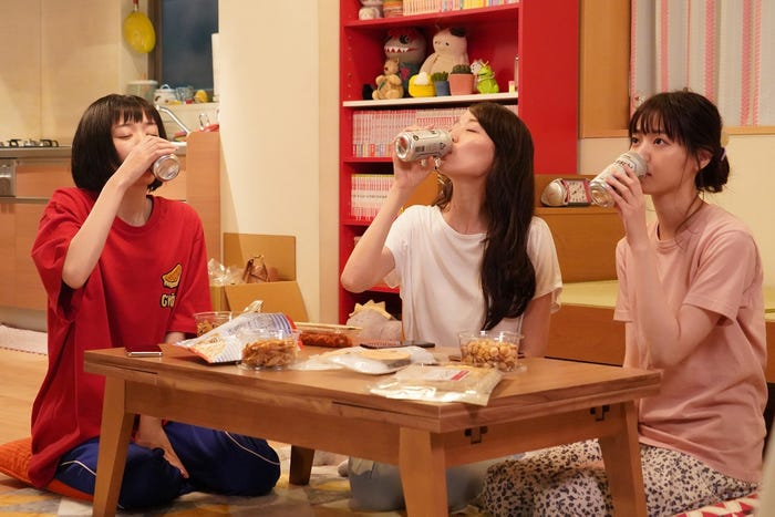 永野芽郁、戸田恵梨香、西野七瀬 「ハコヅメ~たたかう!交番女子~」第1話より(C)日本テレビ