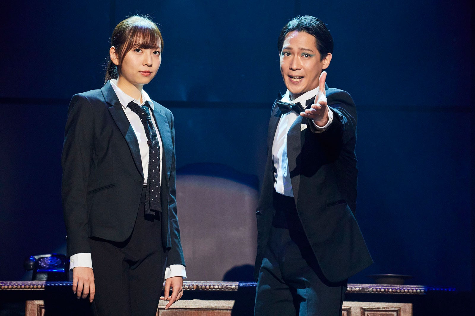 新内眞衣、味方良介／2021年「熱海殺人事件 ラストレジェンド～旋律のダブルスタンバイ～」舞台写真 （提供写真）