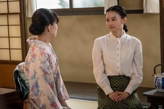 芳根京子、山本舞香「波うららかに、めおと日和」第4話(C)フジテレビ