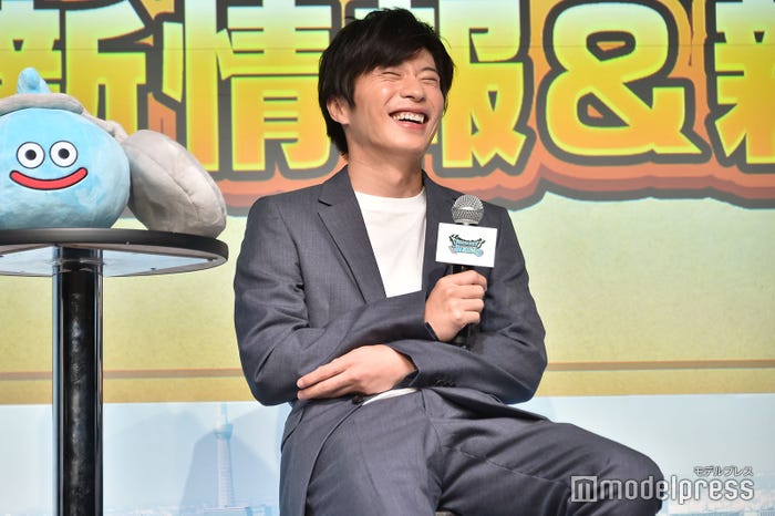 “臆病な忍者”みたいな中村倫也に爆笑する田中圭(C)モデルプレス