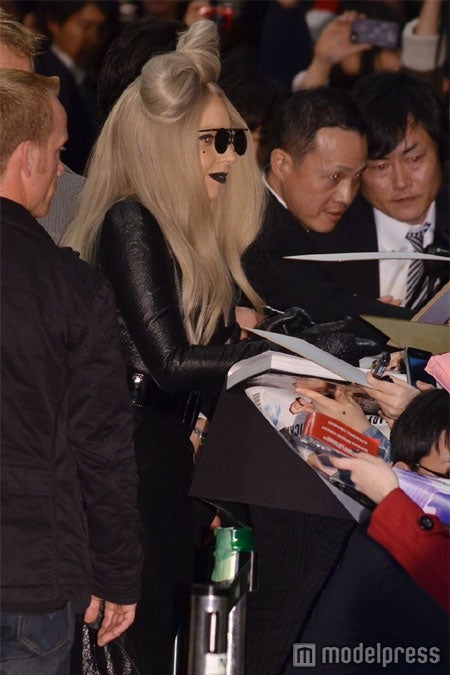 成田空港に登場したレディー・ガガ