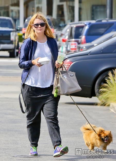 今年5月にLAでパパラッチされたミーシャは激太りMAXに！x17online.com／Zeta Image