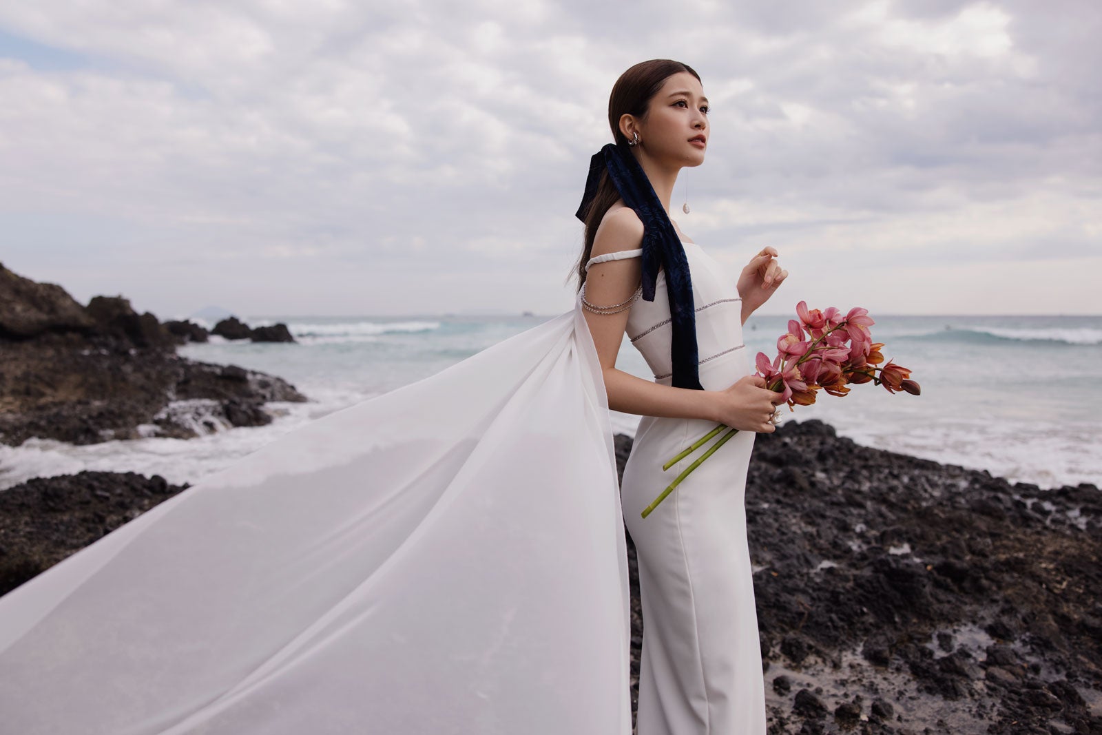 生見愛瑠、ウエディングドレス姿披露 理想のプロポーズ語る