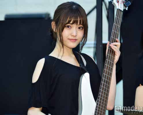 乃木坂46松村沙友理、ガールズバンドの一員に!ベース生演奏&生歌を披露<舞台稽古場取材>