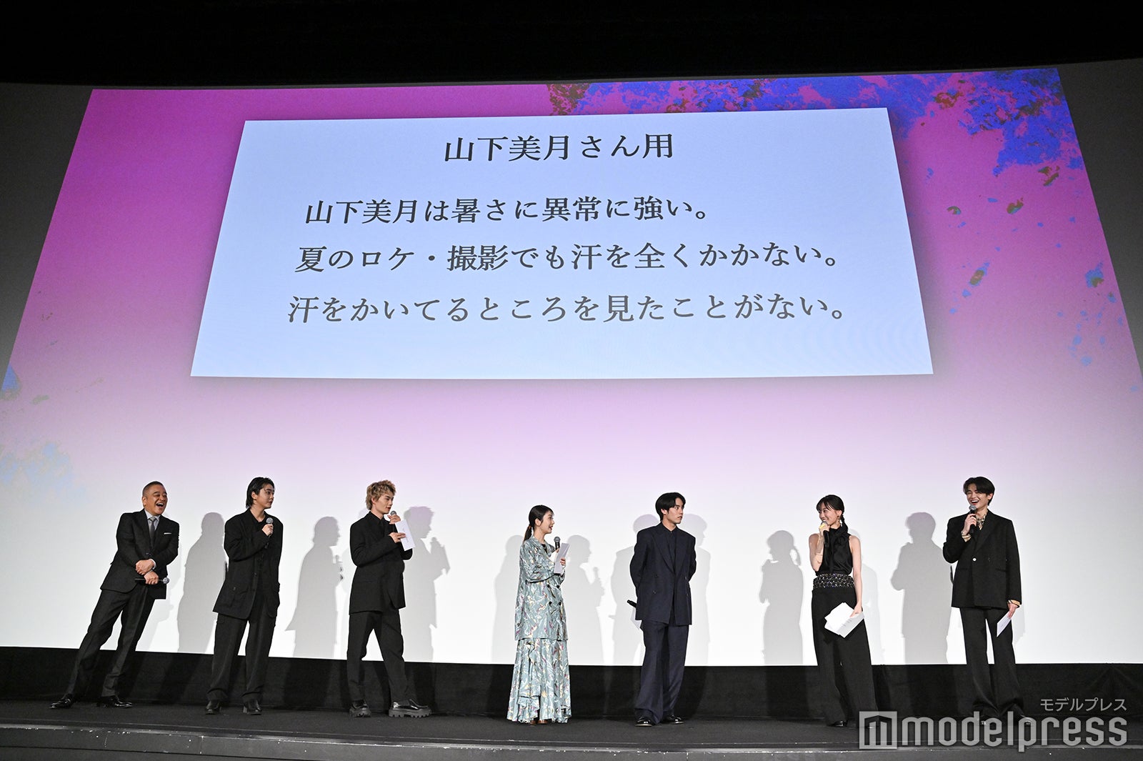 （左から）佐藤祐市監督、倉悠貴、佐野勇斗、浜辺美波、赤楚衛二、山下美月、西垣匠（C）モデルプレス