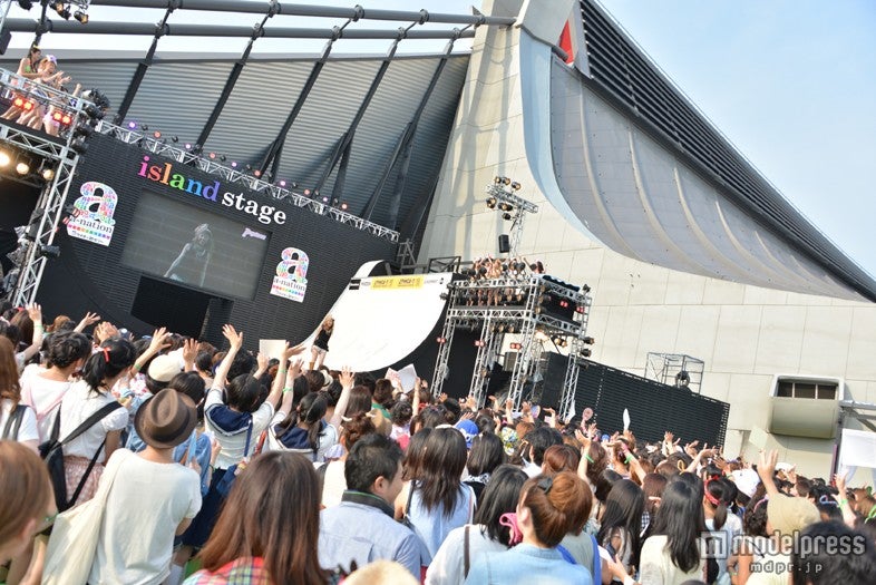 盛り上がりを見せる「a‐nation＆GirlsAward lsland collection」会場風景