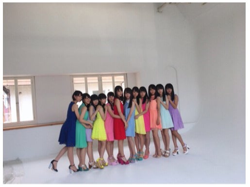 オフィシャルブログに公開された「＝LOVE」の集合写真／＝LOVE公式ブログより