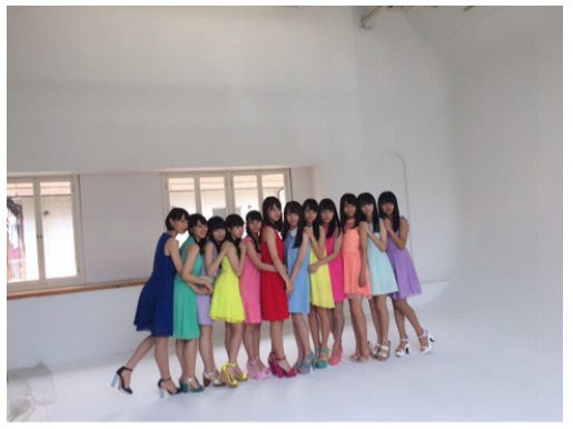 オフィシャルブログに公開された「=LOVE」の集合写真/=LOVE公式ブログより