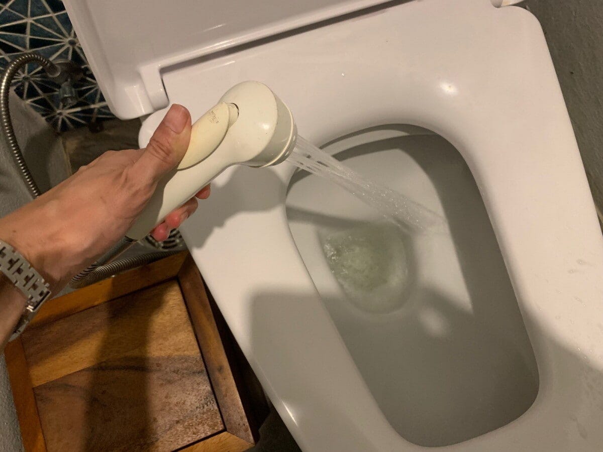 バンコクのトイレに設置されていたハンドシャワー