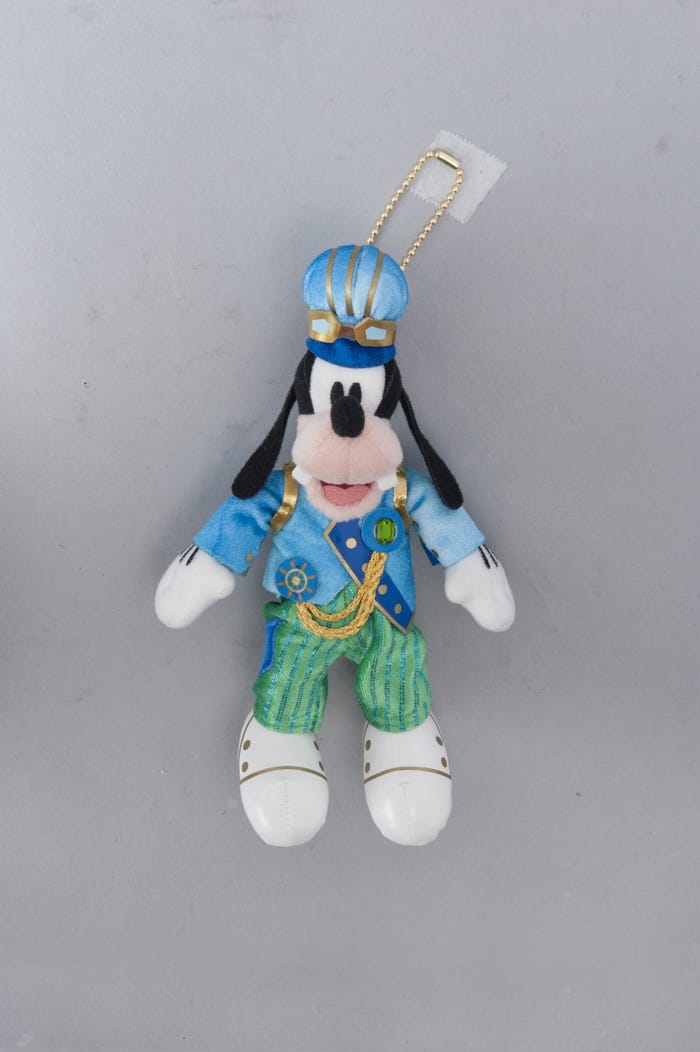 ぬいぐるみバッジ¥1900(C)Disney