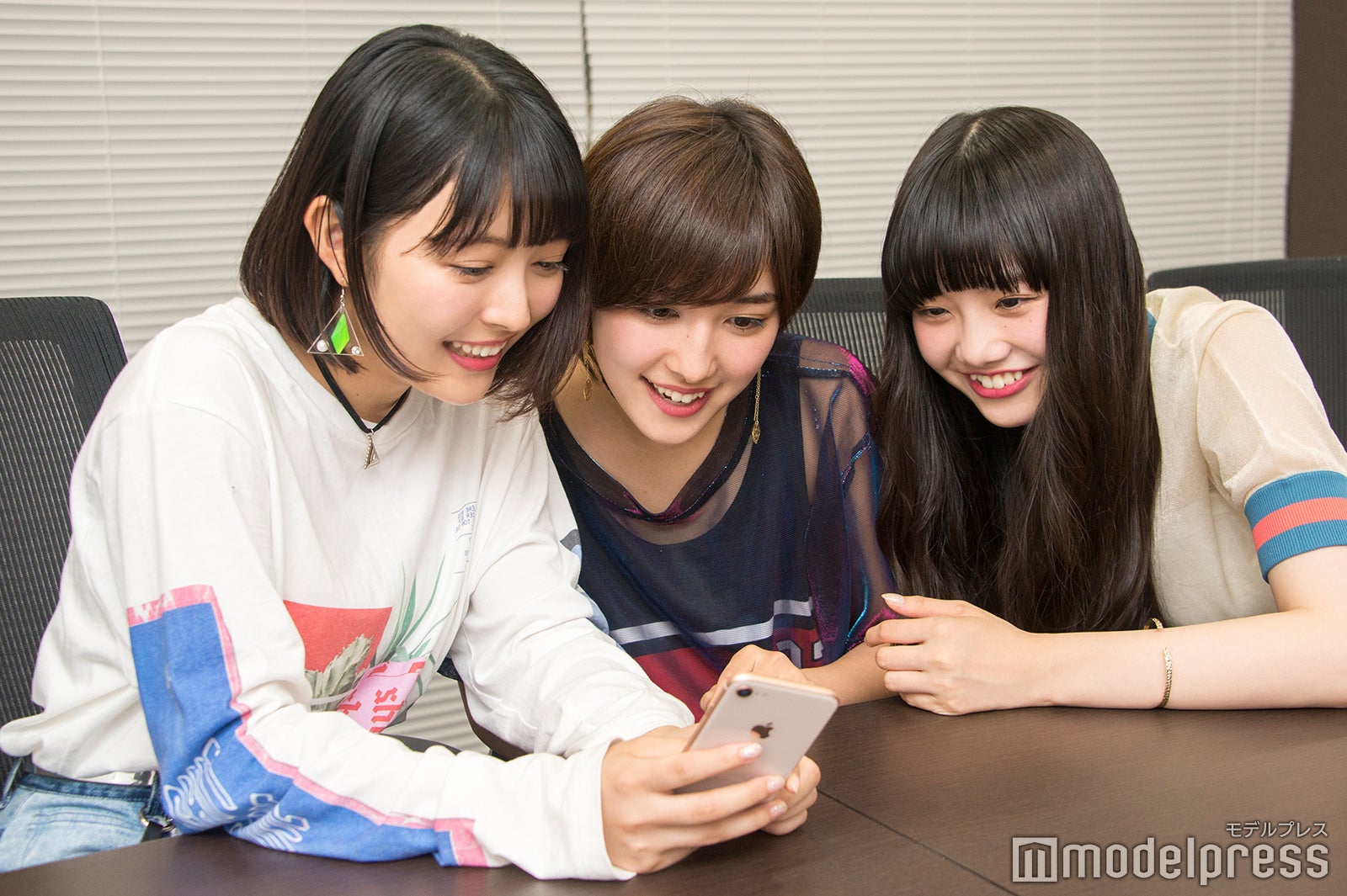 （左から）Nono、ami、MOMOKA（C）モデルプレス