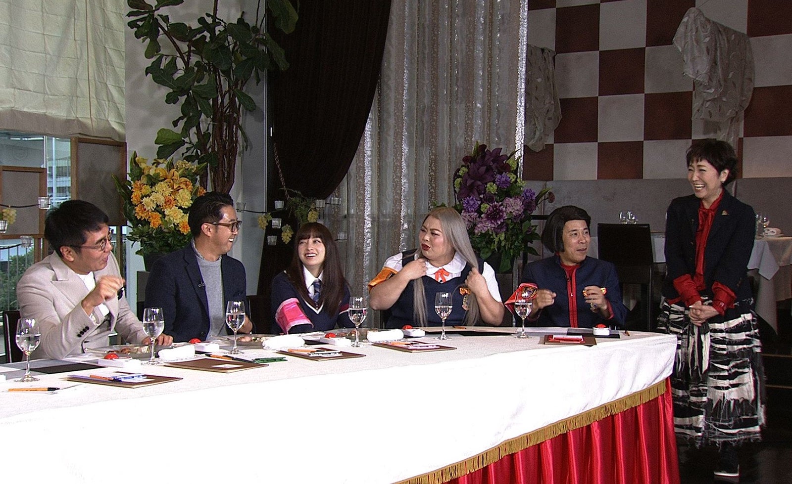 小木博明、矢作兼、橋本環奈、渡辺直美、岡村隆史、森山良子（C）日本テレビ