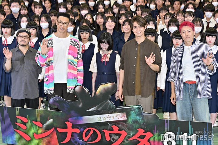 (左から)清水崇監督、関口メンディー、片寄涼太、中務裕太(C)モデルプレス