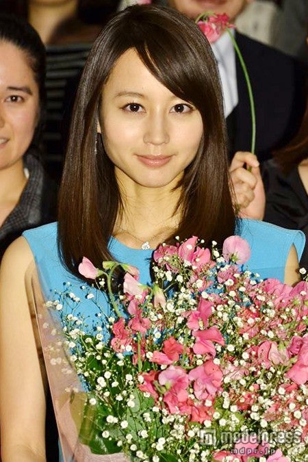 堀北真希、「反省しました」困り顔で首をかしげる - モデルプレス