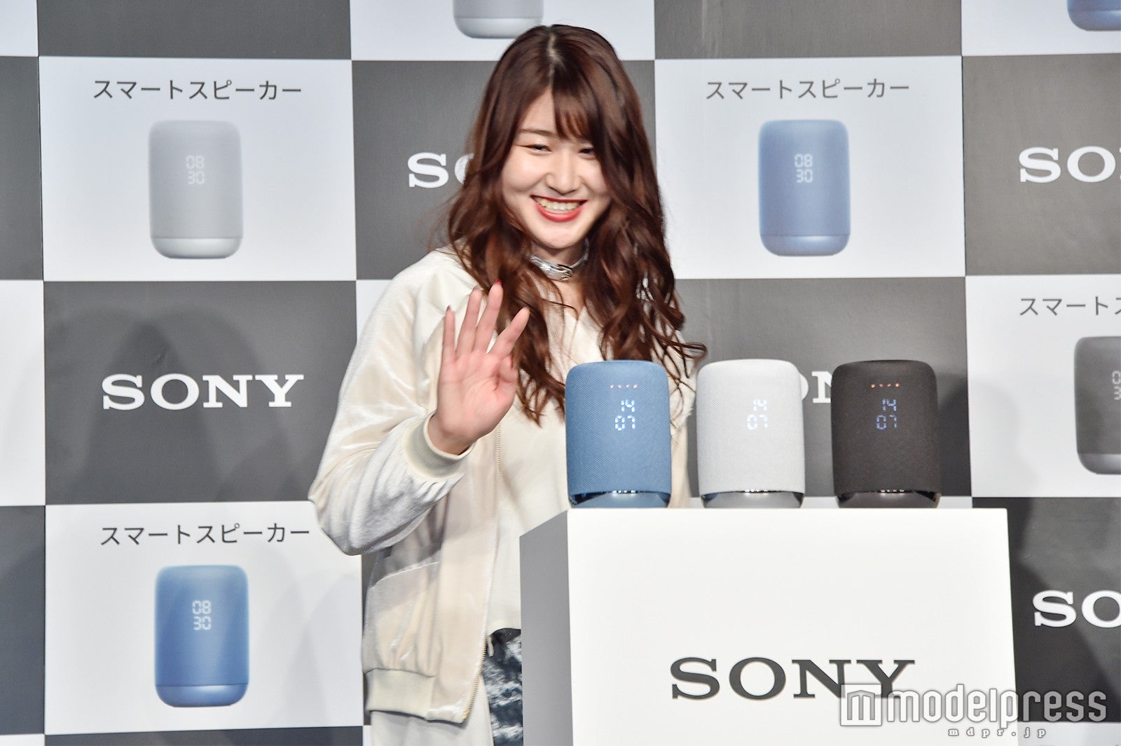 ハプニングがあろうとファンの声に手を振って応えるかれんが素敵（C）モデルプレス、