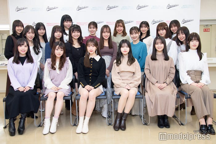 「FRESH CAMPUS CONTEST 2021」ファイナリスト/(前列左から)松本奈子、野口華音、鄭悠亜、堺理沙、榎本ゆいな、馬場菜緒(中列左から)矢花優奈、高村栞里、北川満萌、小谷川莉乃、坊迫咲藍、川村凜、柿崎琉花(後列左から)藤嶌梨乃、有賀怜香、長谷川莉来、下津心夢、日向すみか、木戸結菜、立花蘭(C)モデルプレス