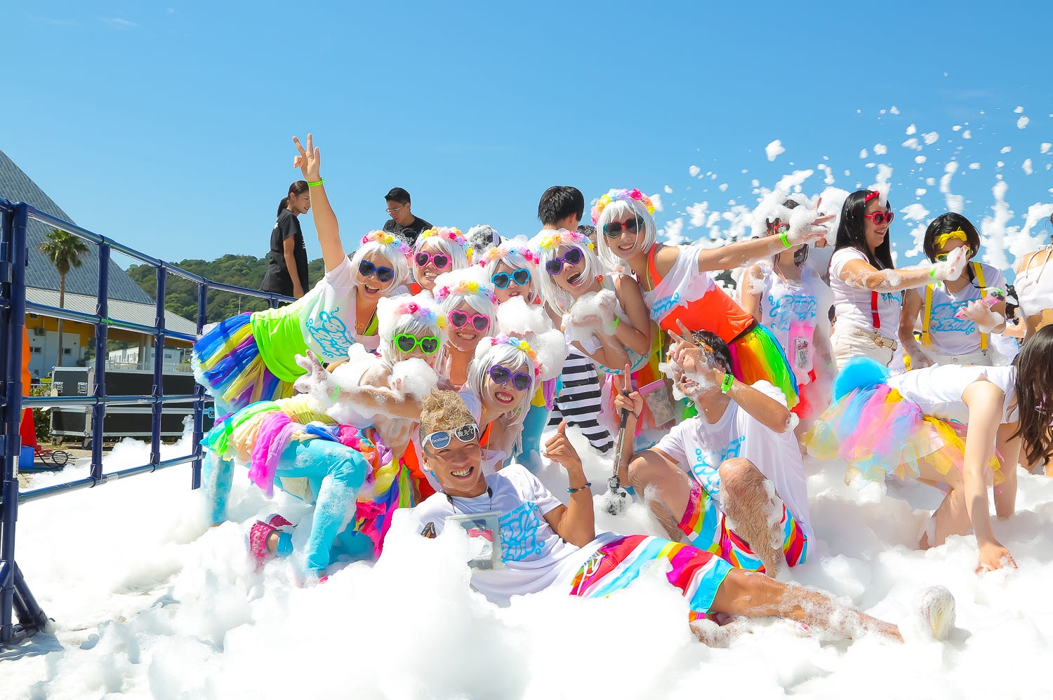 「バブルラン」2017年は全国5都市で開催 虹色の泡やバブルプールで泡まみれの夏