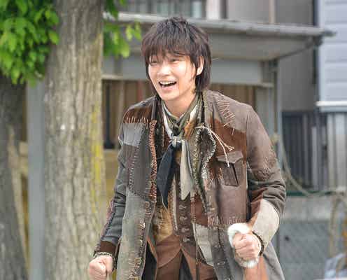 綾野剛、“山部呼六時代”が話題「好青年!」「やまべころく…?!」と絶賛&困惑者続出