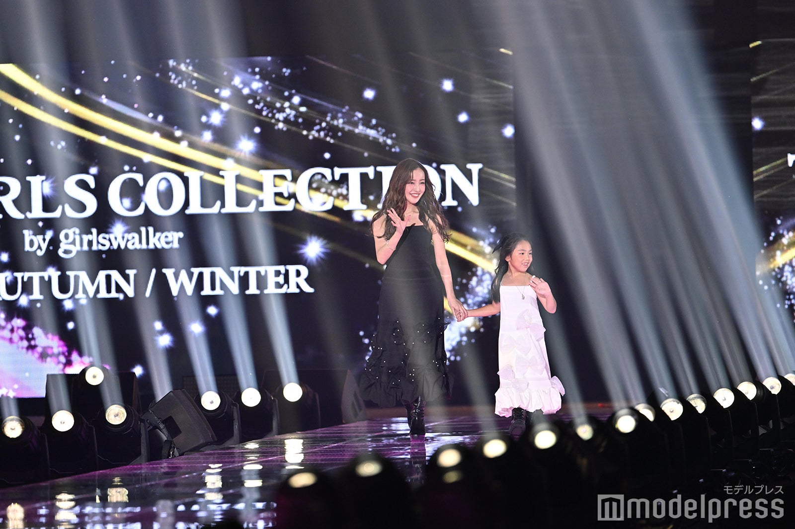 板野友美、望蘭（C）モデルプレス