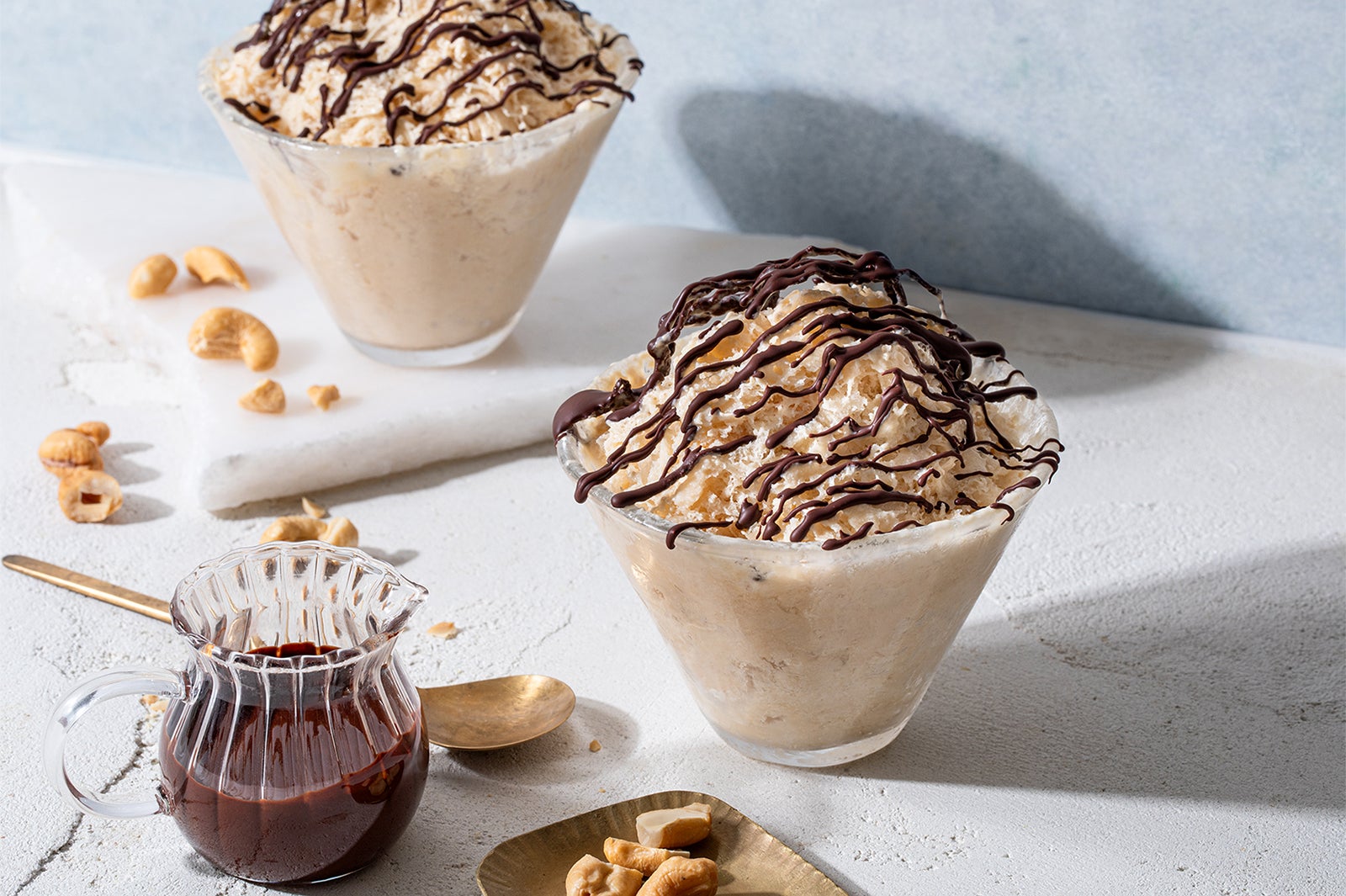 パリパリカカオのかき氷 テイクアウト886円、ートイン902円／提供画像