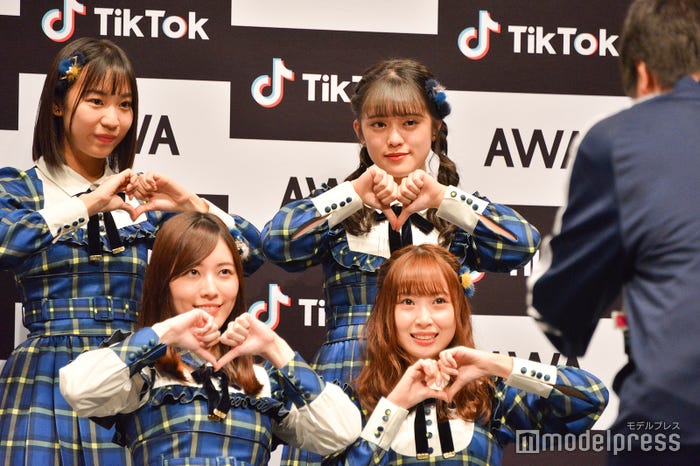 TikTokに挑戦する(左上から時計回り)日高優月、竹内彩姫、高柳明音、松井珠理奈 (C)モデルプレス