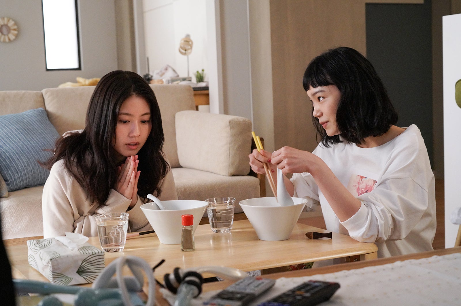 有村架純、古川琴音「コントが始まる」第2話より（C）日本テレビ