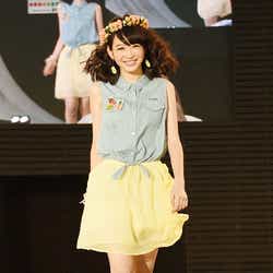 Nicola モデル小山内花凛 岡本夏美ら大雨で傘さしランウェイ けみおも 伝説のライブ 披露 写真特集 モデルプレス