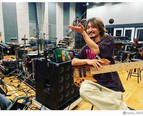 ワンオクRyota、娘&妻との家族写真公開「癒される」「幸せいっぱいなの伝わる」と反響