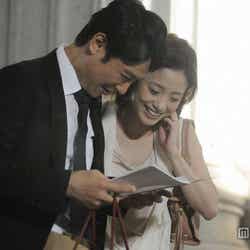 花(上戸彩)が半沢(堺雅人)をアシストしたシーン/「半沢直樹」(C)TBS