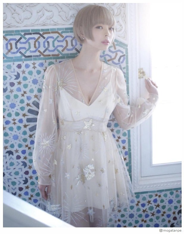 最上もが、胸元チラリ…透けワンピースで色気放出