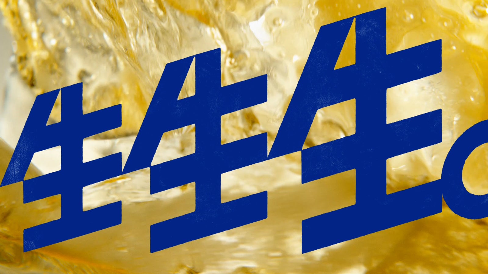 「球場」篇より（提供写真）