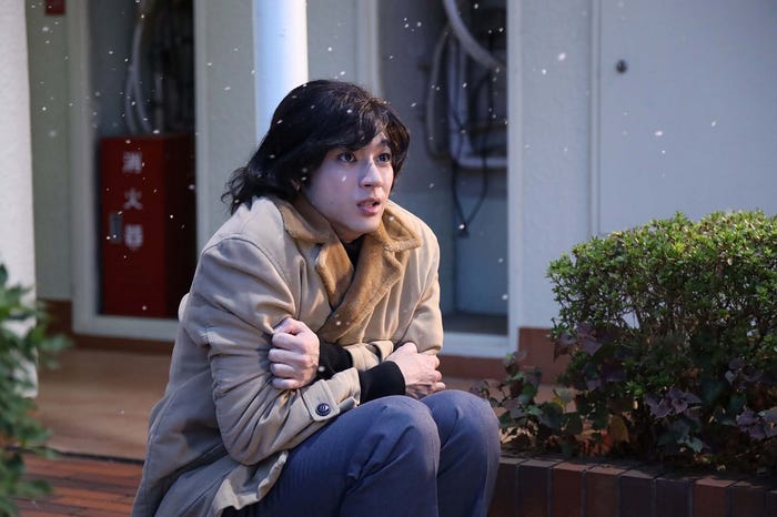 コメディアンになることを決意した志村けん(山田裕貴)は、いかりや長介の元を訪ねる(C)フジテレビ