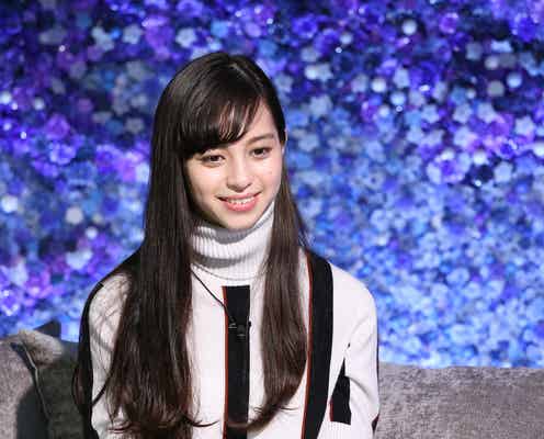 中条あやみ、10年ぶりの再会に涙 父の実家イギリスを訪問