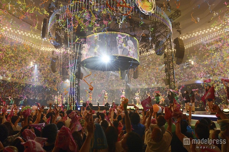 熱狂に包まれた日本武道館／E-girls LIVE TOUR 2014 “COLORFUL LAND”
