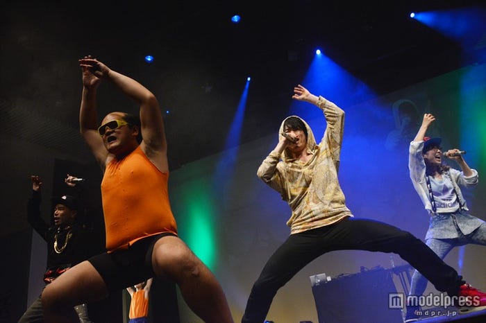 WHITE JAMのパフォーマンスに高校生熱狂