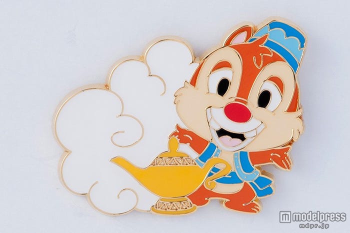 デールのピンバッチ(C)Disney