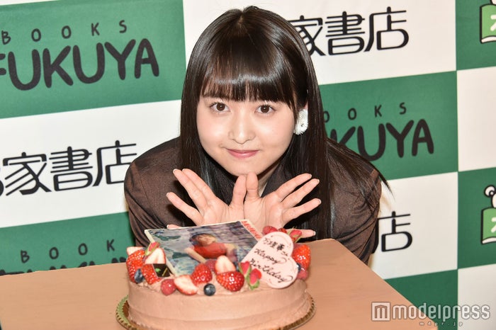 元乃木坂46伊藤万理華 初の水着挑戦は 死ぬ気でやった バースデーサプライズも モデルプレス