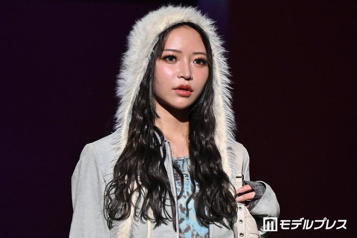 美人YouTuber、野菜たっぷり手作り麺料理披露「暑い日にぴったり」「具沢山で彩り綺麗」の声