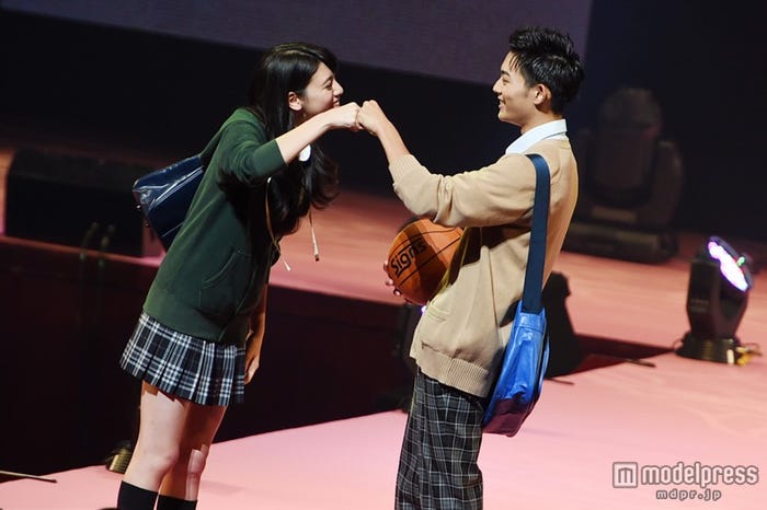 三吉彩花と竜星涼