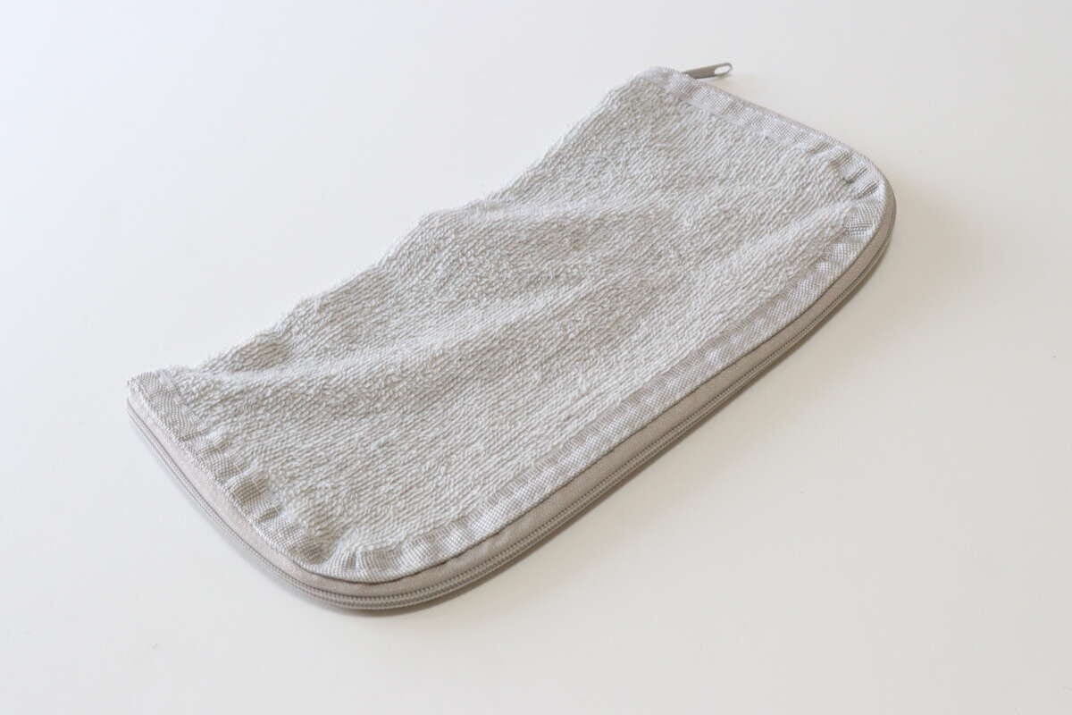 セリアのタオル地ポーチ　スモーキーカラーの全体図