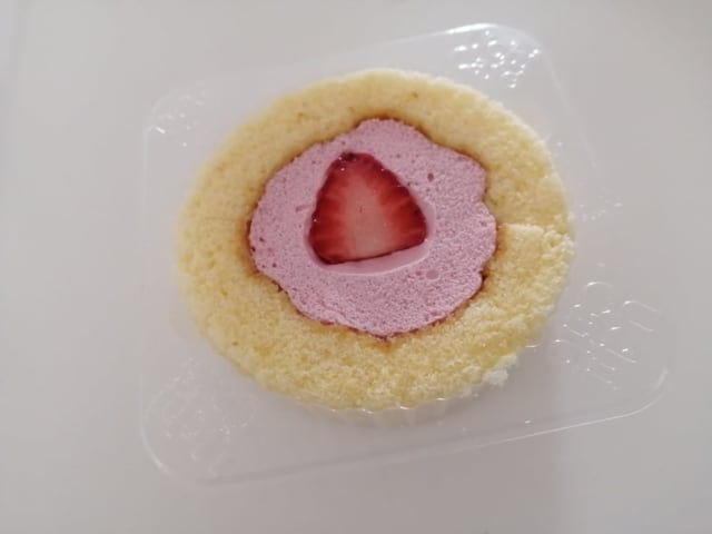 《ローソン》いちごロールケーキケース入り