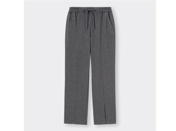ジーユー　起毛フロントスリットパンツ　2490円（税込）