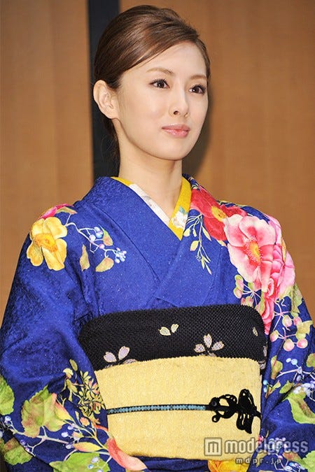 画像8 17 北川景子 艶やか着物姿 上品sexyドレスで美脚チラリ ファッションチェック モデルプレス 画像8 17 北川景子 艶やか着物姿 上品sexyドレスで美脚チラリ ファッションチェック モデルプレス