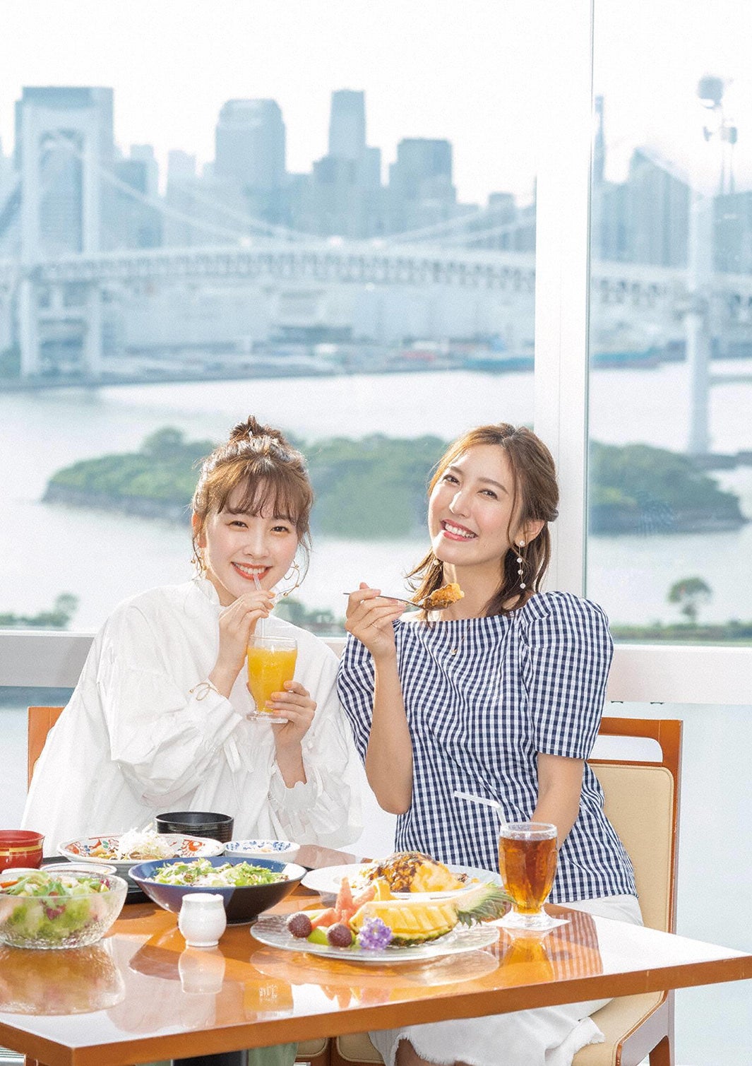 （左から）三上真奈、小澤陽子／撮影：横山翔平（t.cube）（C）フジテレビ